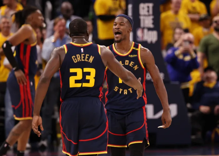 NBA直播勇士险胜火箭：巴特勒带伤出战成关键先生