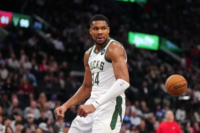 NBA直播-小牛队或用状元签豪赌扬尼斯，重建计划面临重大抉择